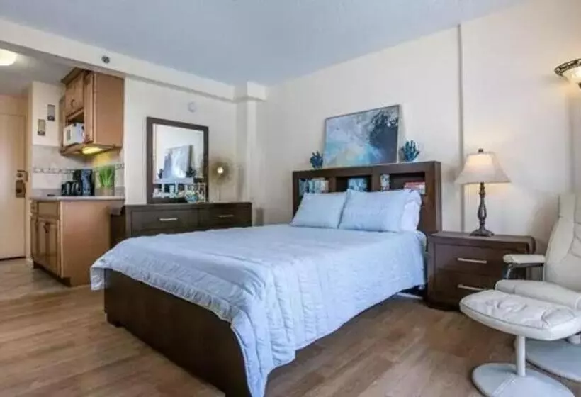 Gem Of Waikiki At Inn On The Park