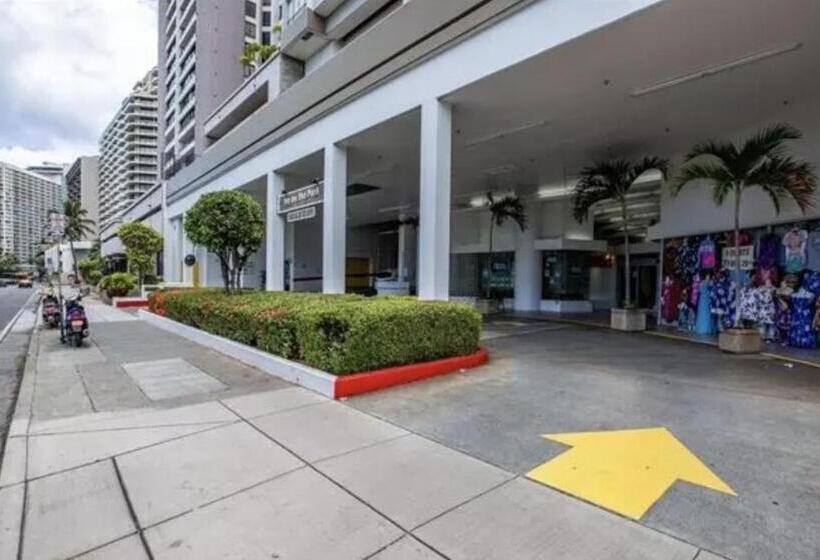 Gem Of Waikiki At Inn On The Park