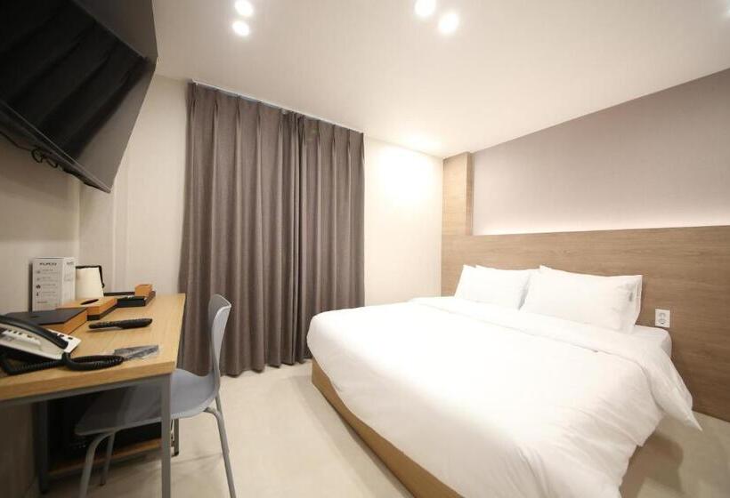 Calm Rest Hotel Masan
