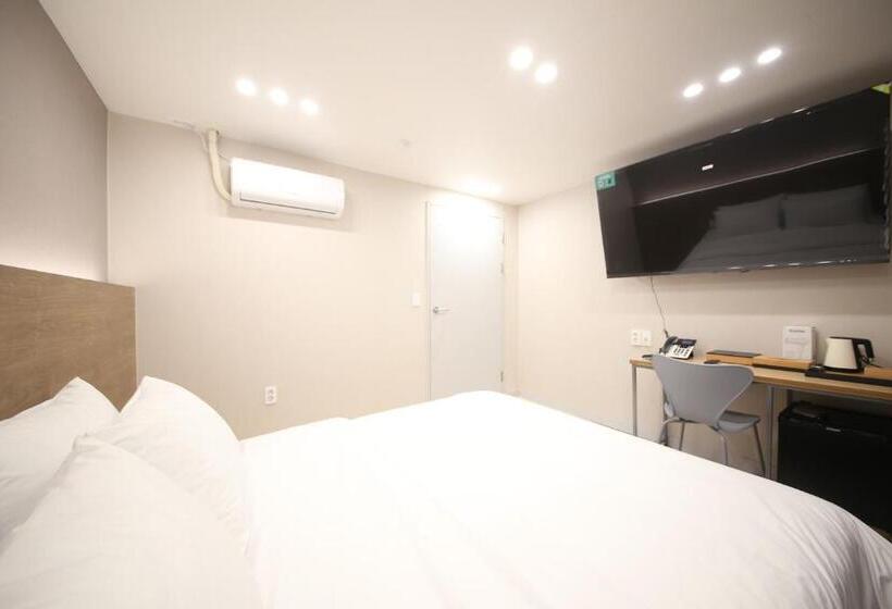 Calm Rest Hotel Masan