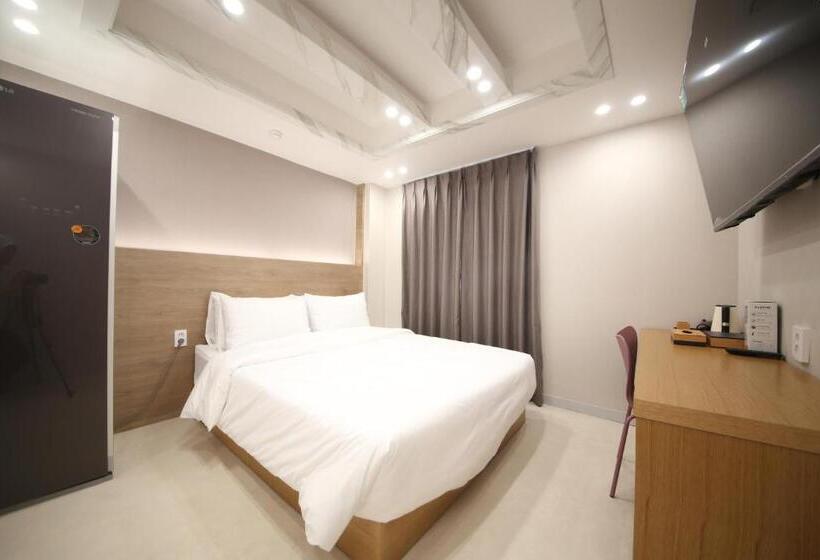 Calm Rest Hotel Masan