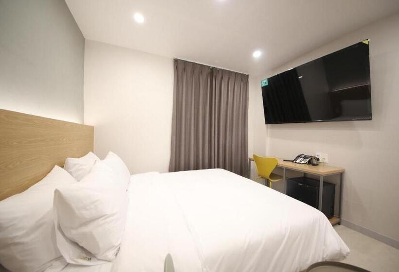 Calm Rest Hotel Masan