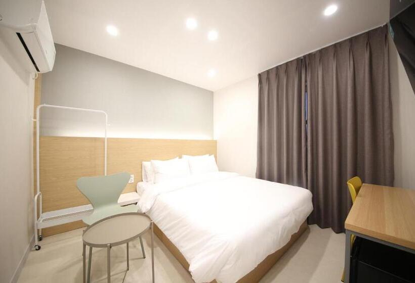 Calm Rest Hotel Masan