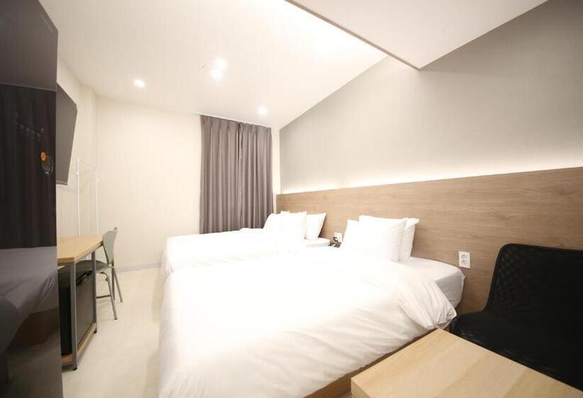 Calm Rest Hotel Masan
