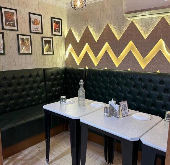 Hotel Gomti Nandan Palace