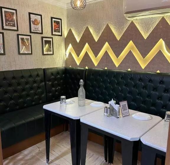 Hotelli Gomti Nandan Palace