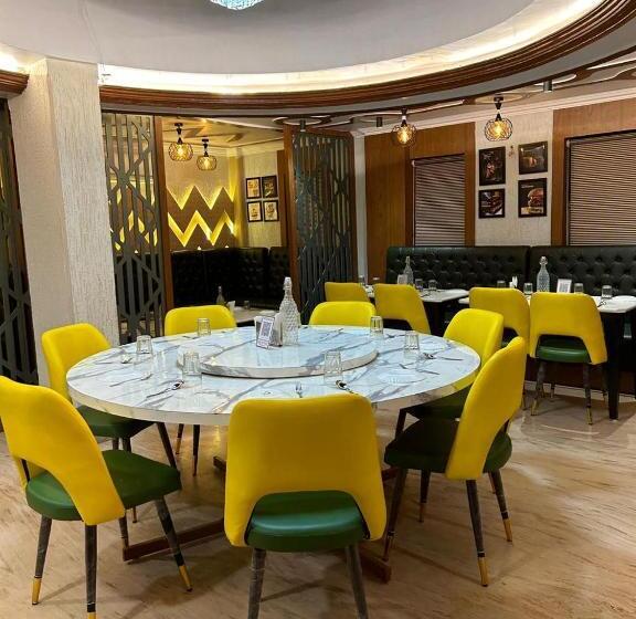 Hotel Gomti Nandan Palace