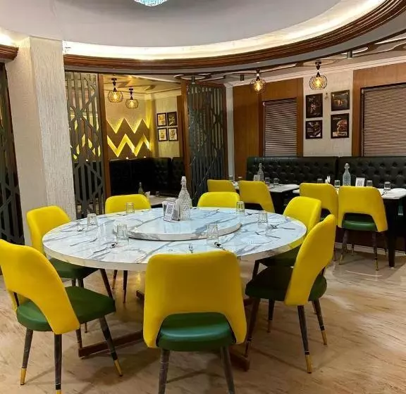 Hotelli Gomti Nandan Palace