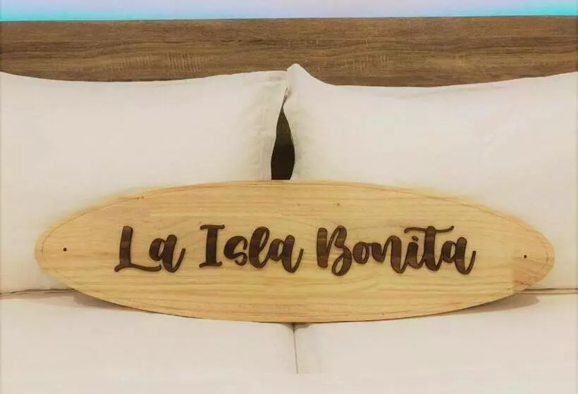 هتل La Isla Tropica