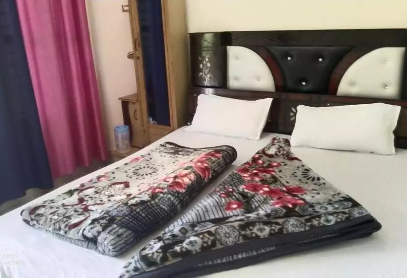 Hotelli Om Som Home Stay Hill View Yamunotri Road