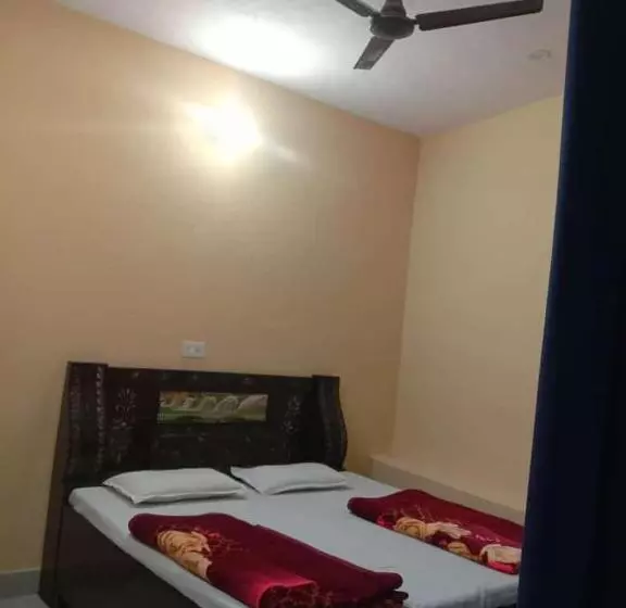 Hotelli Om Som Home Stay Hill View Yamunotri Road