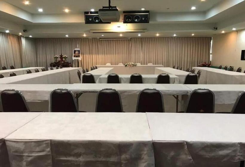 호텔 Oyo 903 Madame Kim Hostel