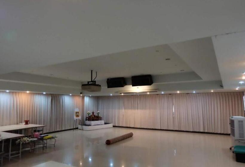 호텔 Oyo 903 Madame Kim Hostel