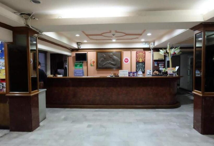 호텔 Oyo 903 Madame Kim Hostel