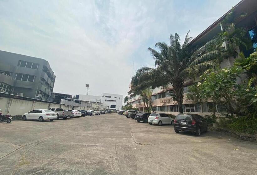 호텔 Oyo 903 Madame Kim Hostel