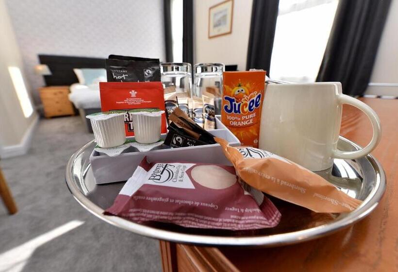 Отель Phoenix Court