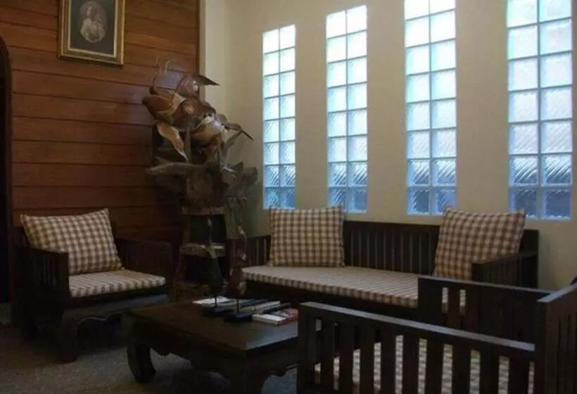 Hotelli Wake Up At Muang Kao Boutique