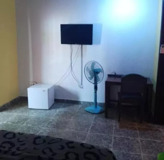 پانسیون Lucia Guest House Lungi