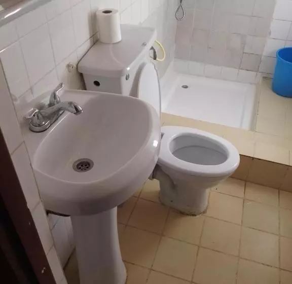 پانسیون Lucia Guest House Lungi