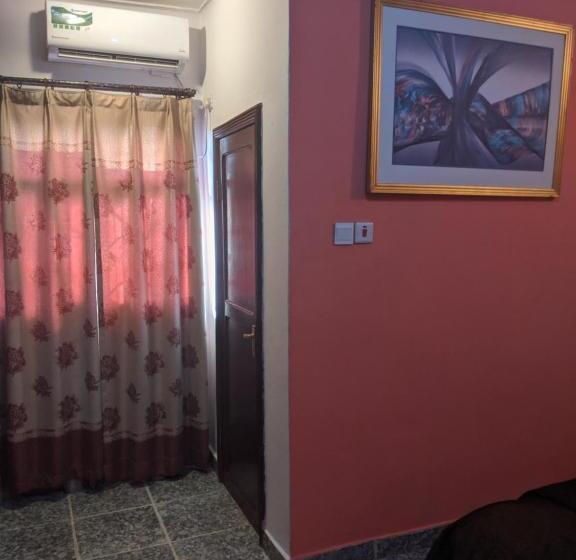 膳宿费 Lucia Guest House Lungi