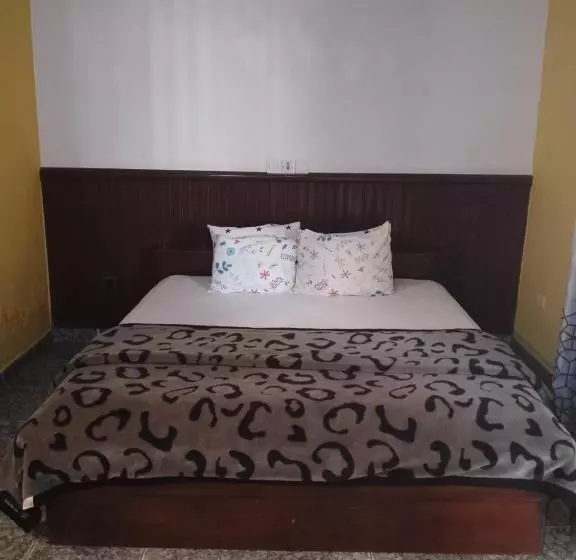 پانسیون Lucia Guest House Lungi