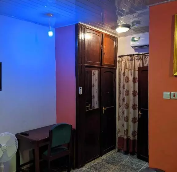 پانسیون Lucia Guest House Lungi