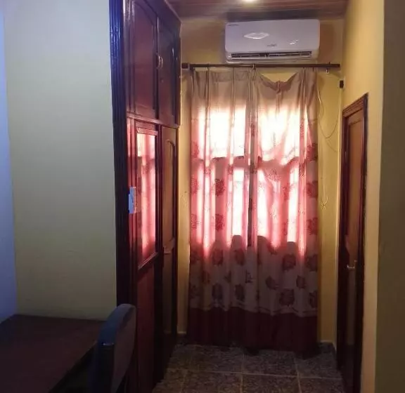 پانسیون Lucia Guest House Lungi