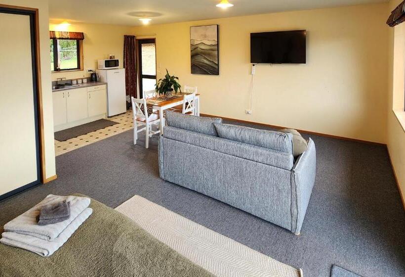 פנסיון Paddock To Hutt