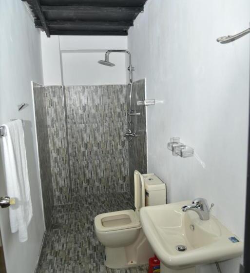 Pension (Hôtel basse catégorie) Shiny Cot Double Room With Lake View