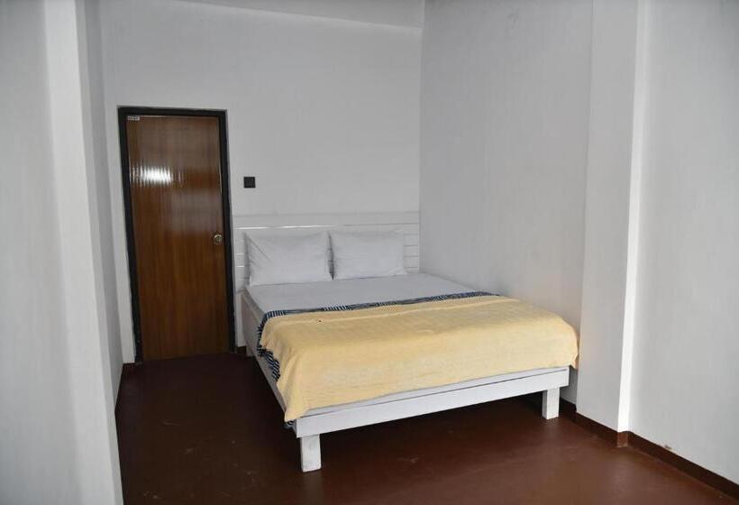 Pension (Hôtel basse catégorie) Shiny Cot Double Room With Lake View