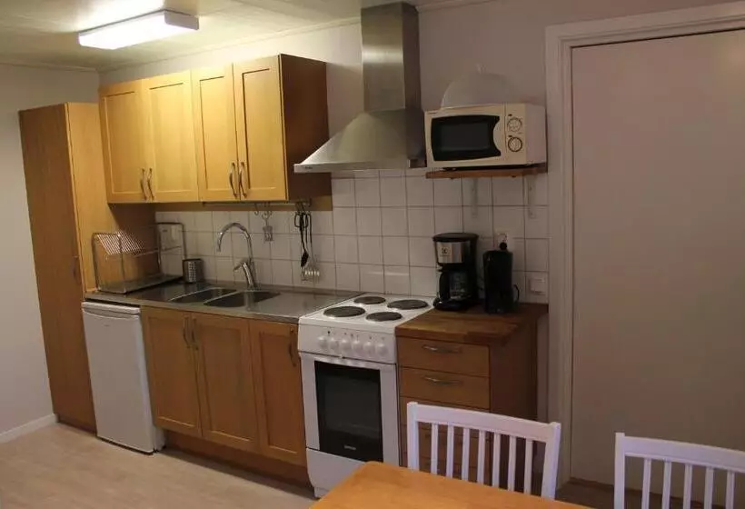 Retkeilymaja Fårgården åsebol Vandrahem