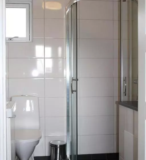 Retkeilymaja Fårgården åsebol Vandrahem