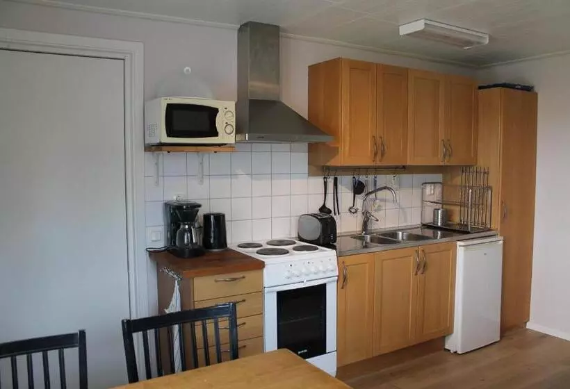 Retkeilymaja Fårgården åsebol Vandrahem