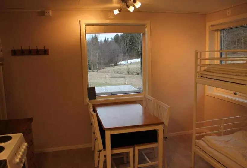 Retkeilymaja Fårgården åsebol Vandrahem