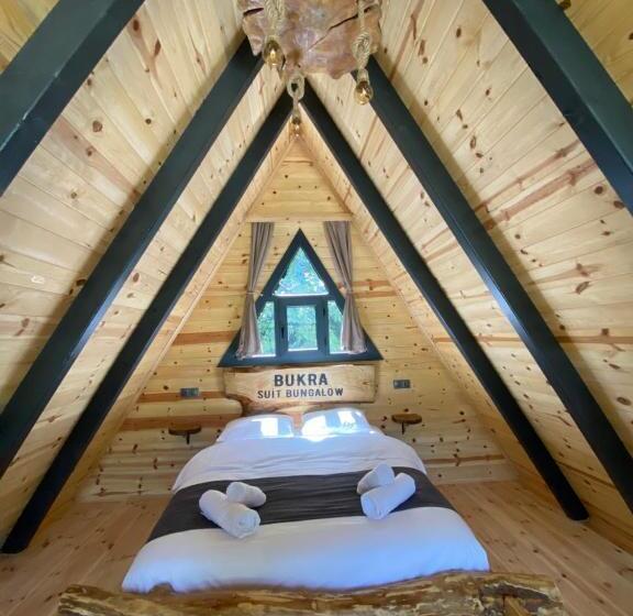 مبيت وإفطار Bukrasuitbungalow