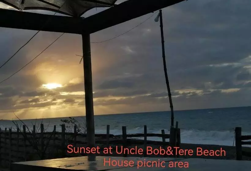 Aamiaismajoitus (B&B) Uncle Bob&tere Beachfront House