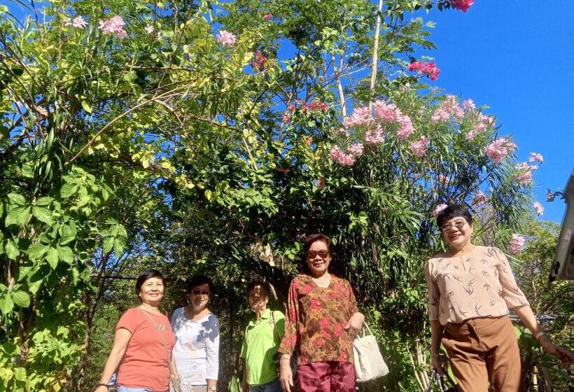 민박 Uncle Bob&tere Beachfront House