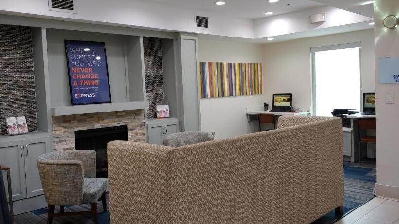 Holiday Inn Express Hotel & Suites Columbus