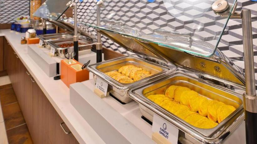 Holiday Inn Express Hotel & Suites Columbus