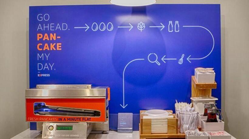 Holiday Inn Express Hotel & Suites Columbus