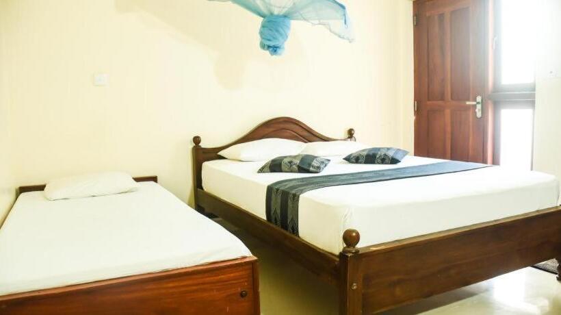 فندق Araliya Blue Beach View