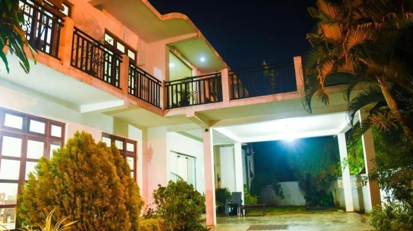 فندق Araliya Blue Beach View