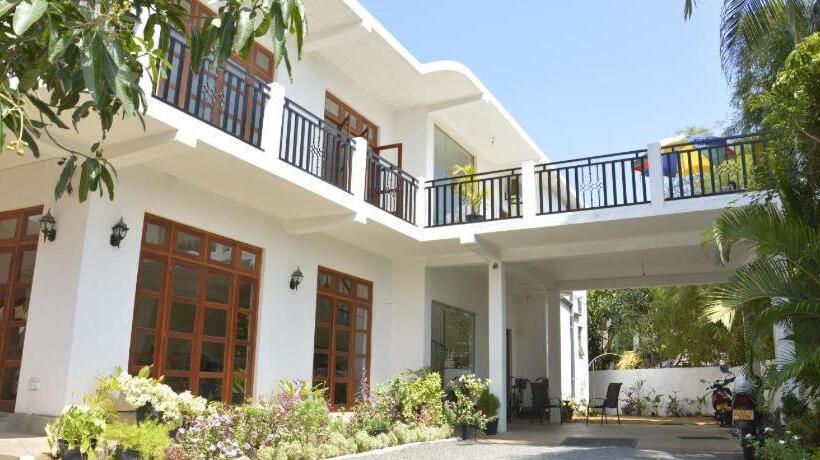 فندق Araliya Blue Beach View