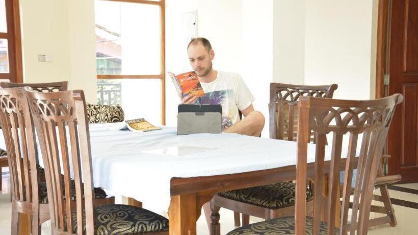 فندق Araliya Blue Beach View