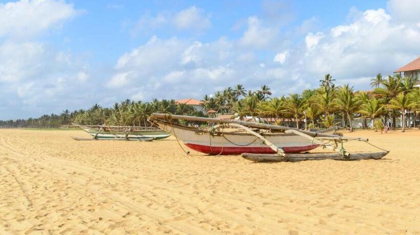 فندق Araliya Blue Beach View