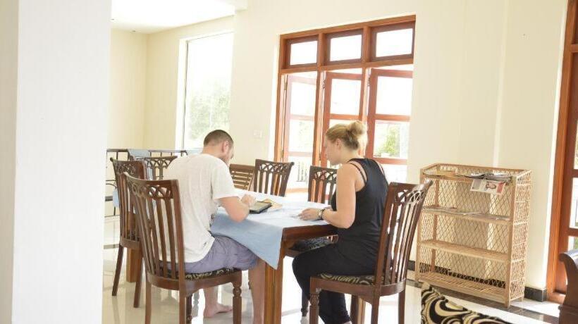 فندق Araliya Blue Beach View