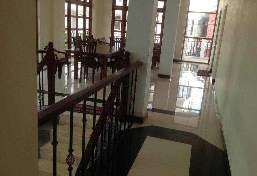 فندق Araliya Blue Beach View