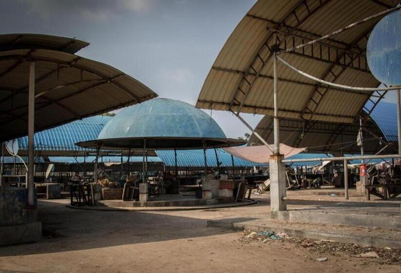 فندق Araliya Blue Beach View