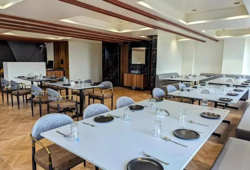 Hotelli Majestic By Nxtjen Hospitality