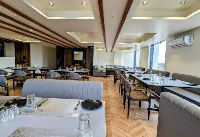 Hotelli Majestic By Nxtjen Hospitality